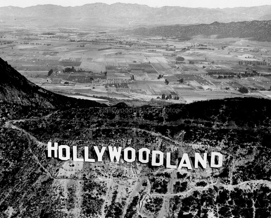 Burbank 1924 Aerial of Hollywoodland Burbank wm.jpg